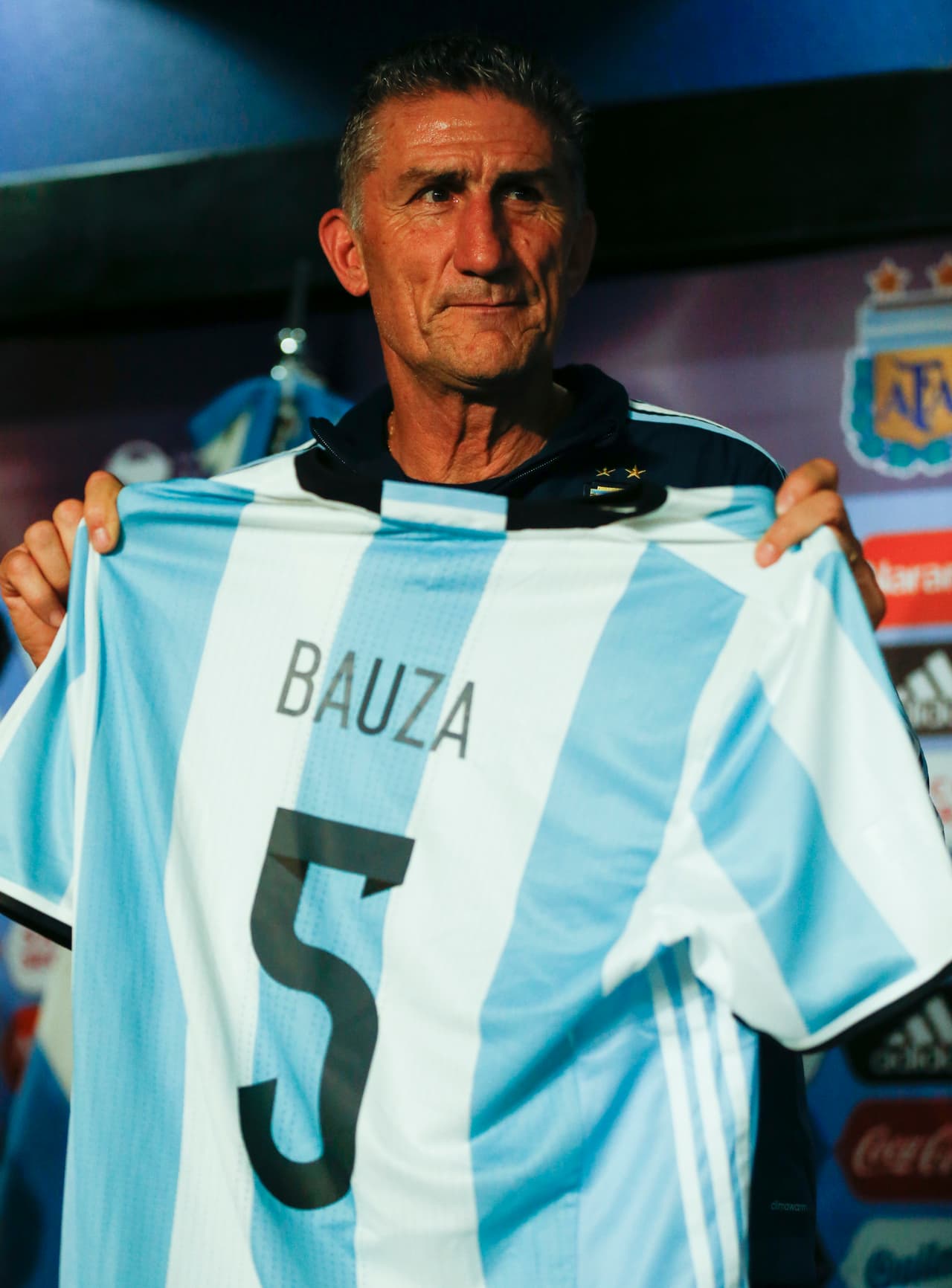 Bauza, apodado 'El Patón', pasó por Rosario Central e Independiente en Argentina, por Junior en Colombia y por Tiburones Rojos de Veracruz en México. Estuvo en el plantel subcampeón de Argentina en Italia 1990.