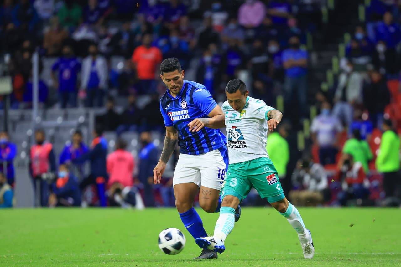León le pega al Cruz Azul en estadio Azteca 0-1, llegan a 26 puntos y se sitúan como el tercer mejor equipo del torneo.