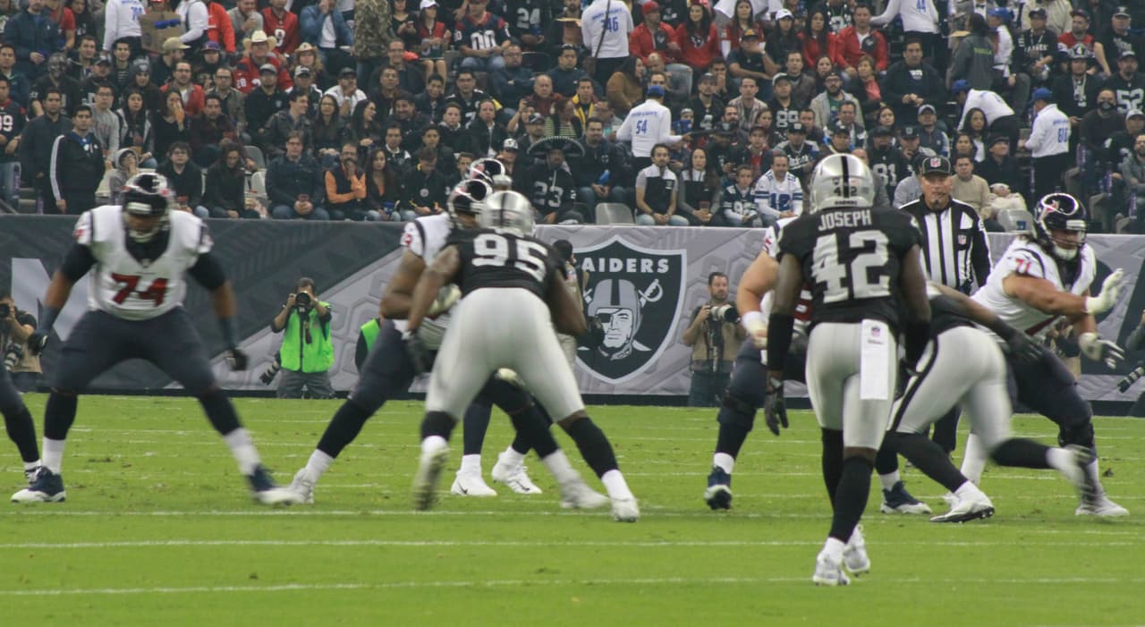 Te presentamos las mejores imágenes que nos dejó el juego entre Raiders y Texans en la cancha del estadio Azteca de la ciudad de México.