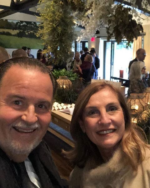 Junto a su esposa pasó una linda velada en un hermoso lugar a las afueras de la ciudad de Nueva York.