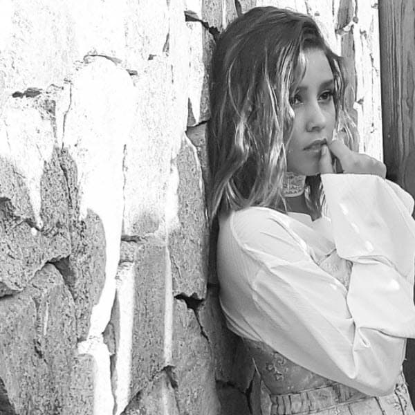 Aunque de vez en cuando derrocha un poco de sensualidad en sus fotografías.