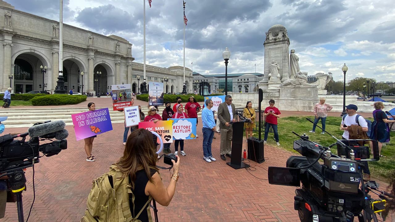 Dos autobuses más con indocumentados van en ruta a Washington DC desde Texas; piden donaciones