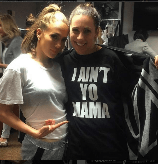 El tema que aborda en 'Ain't Your Mama' ha generado que muchas de sus seguidoras sientan aún más afinidad con Jlo, ya que el mensaje es un claro mensaje de #WomanPower.
