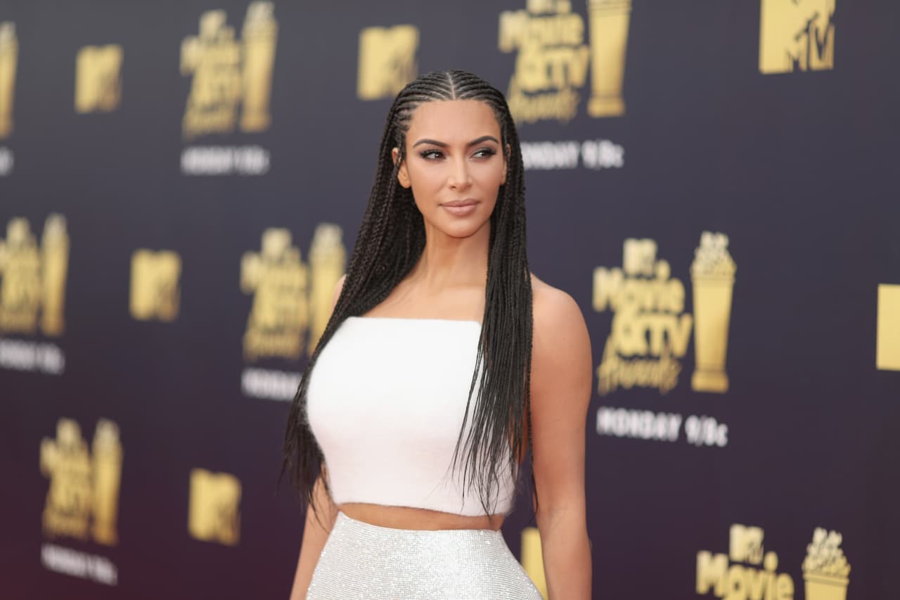 Kim Kardashian volvió a prestar su mediático nombre para ayudar a conmutar la pena de presos en EEUU que se encuentran en situaciones especiales.
<br>