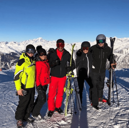 "Esquí familiar", todos estaban muy bien protegidos para esta fría aventura.