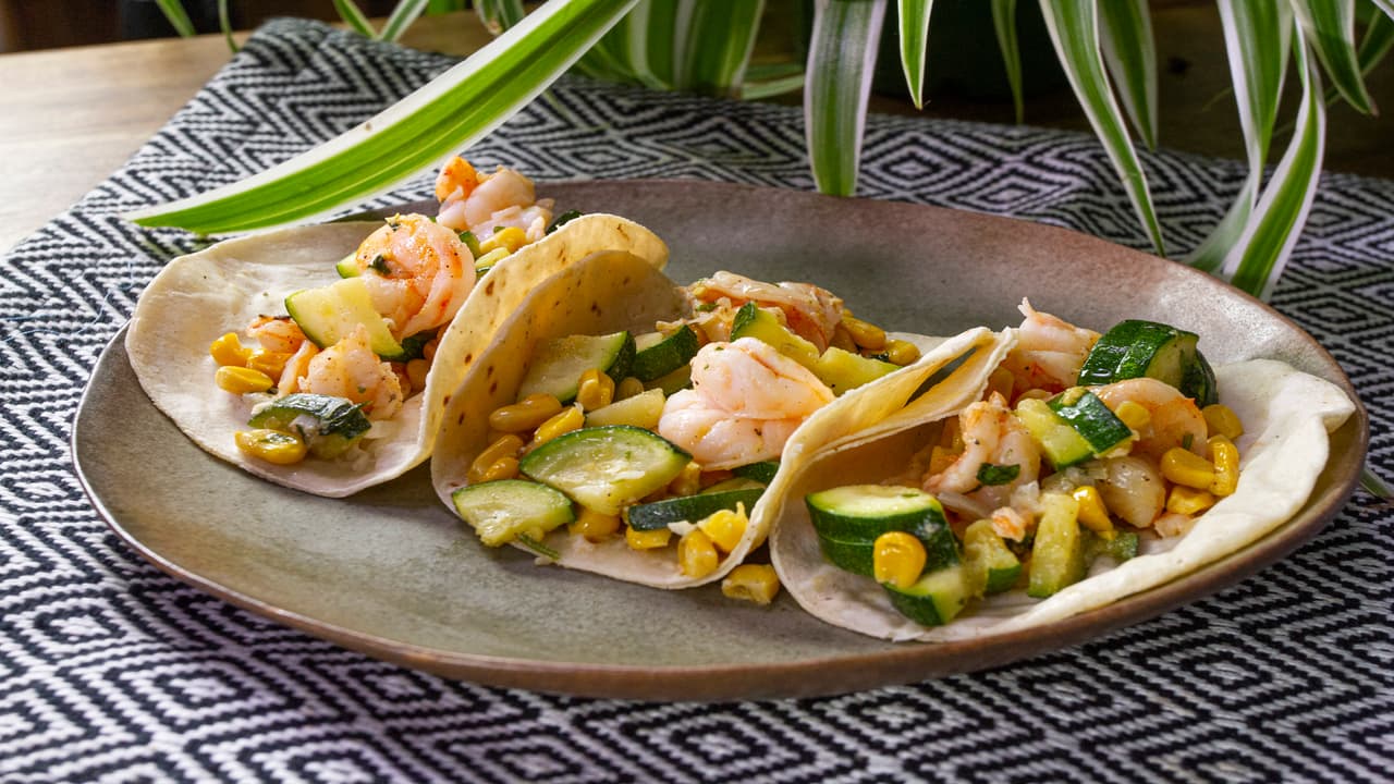 Tacos de camarones y calabacitas