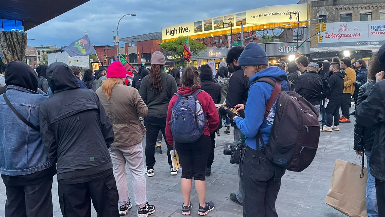 Este jueves, la Ciudad de Nueva York vivió una nueva jornada de protestas, debido a la muerte de Jordan Neely, el desamparado e imitador de Michael Jackson que murió estrangulado. Quienes lo conocieron, después de tantos años, piden justicia después de su asesinato.