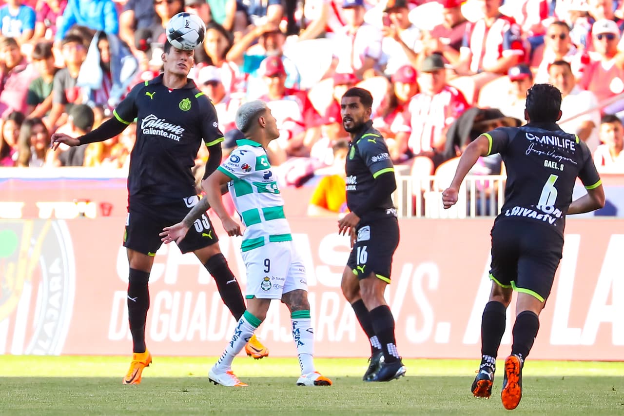 Las Chivas derrotaron a Santos Laguna por marcador de 3-1 en partido de pretemporada celebrado en Salt Lake City.