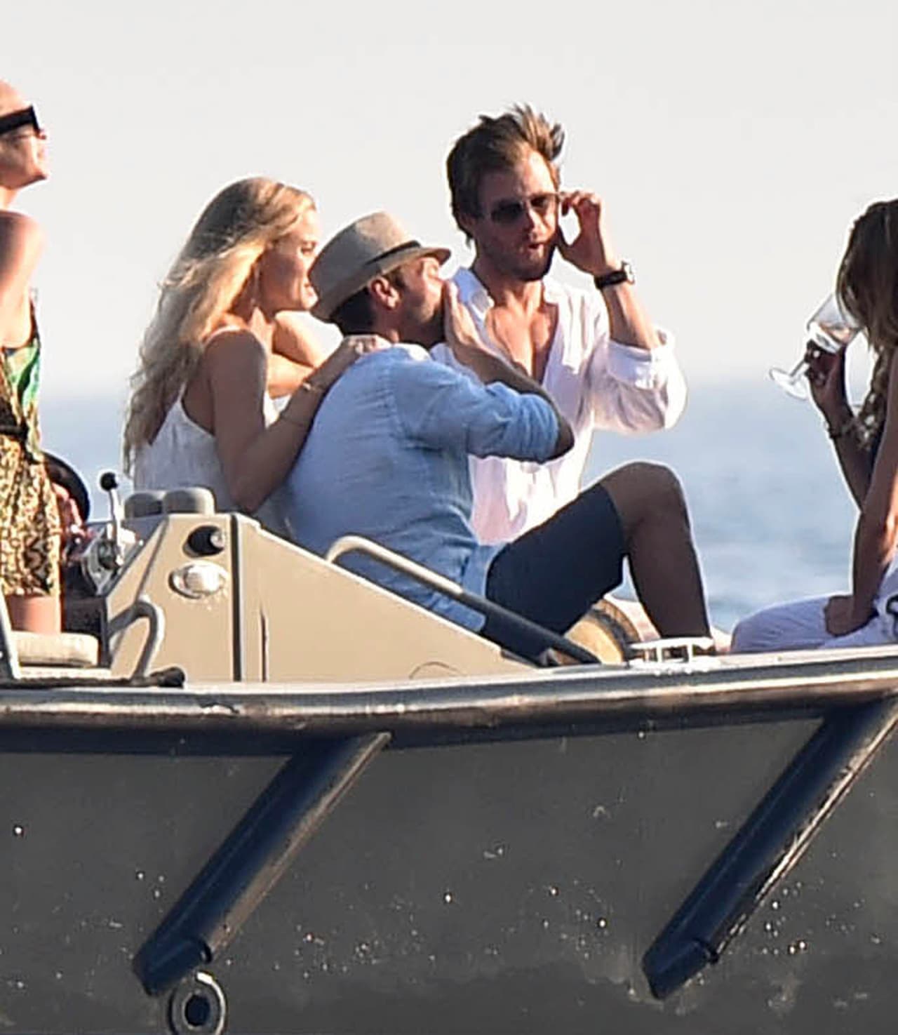 Dieron todos un viaje rápido en lan cha.