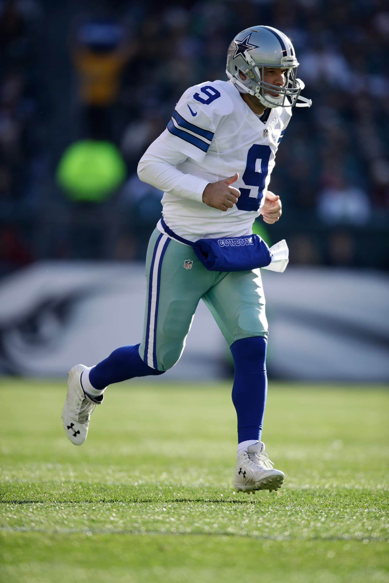 Dallas Cowboys' Tony Romo in action during an NFL football game against the Philadelphia Eagles, Sunday, Jan. 1, 2017, in Philadelphia. (AP Photo/Matt Rourke)