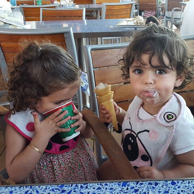 Ellas son Carolina y Jacqueline, a quien de cariño le dicen 'mini Jacky'.