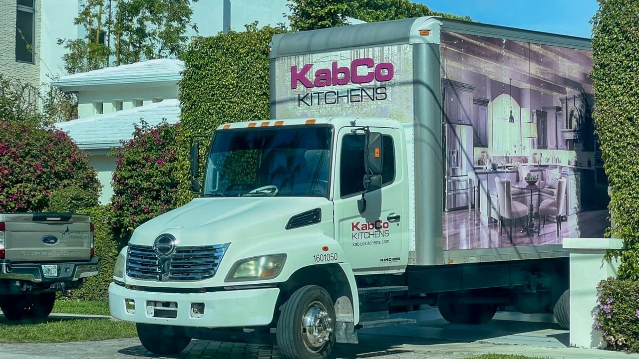 Según la agencia The Grosby Group, Shakira recibió esta semana nuevos gabinetes de cocina en su casa de Miami.