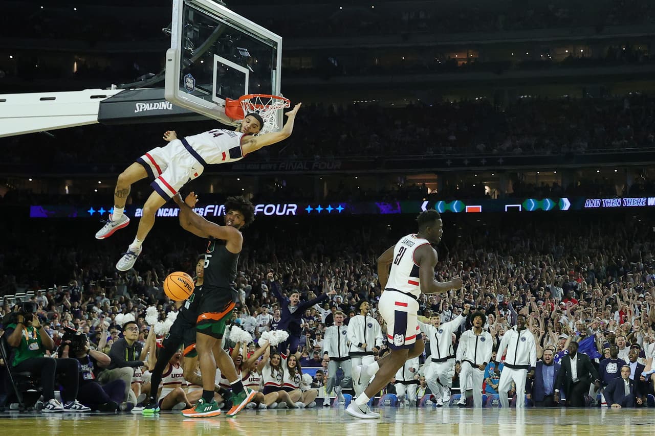 La final masculina del baloncesto universitario
<b> será a las 8 pm en el estadio NRG entre los equipos de San Diego State y la Universidad de Connecticut.</b>