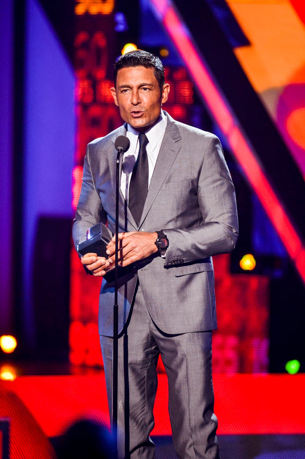 Fernando Colunga recibió el premio a 'Mi Protagonista Favorito' en #PremiosJuventud.