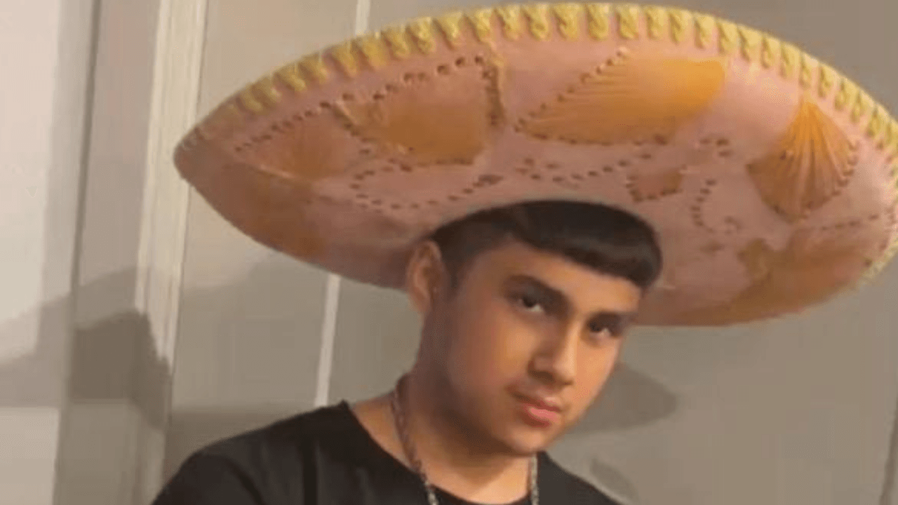 <a href="https://www.univision.com/local/san-antonio-kwex/estudiante-saisd-asesinado-tiroteo-golpiza" target="_blank">El grupo de agresores</a> era de 
<b>adolescentes de entre 14 o 15 años</b>, según la información que dio la policía.