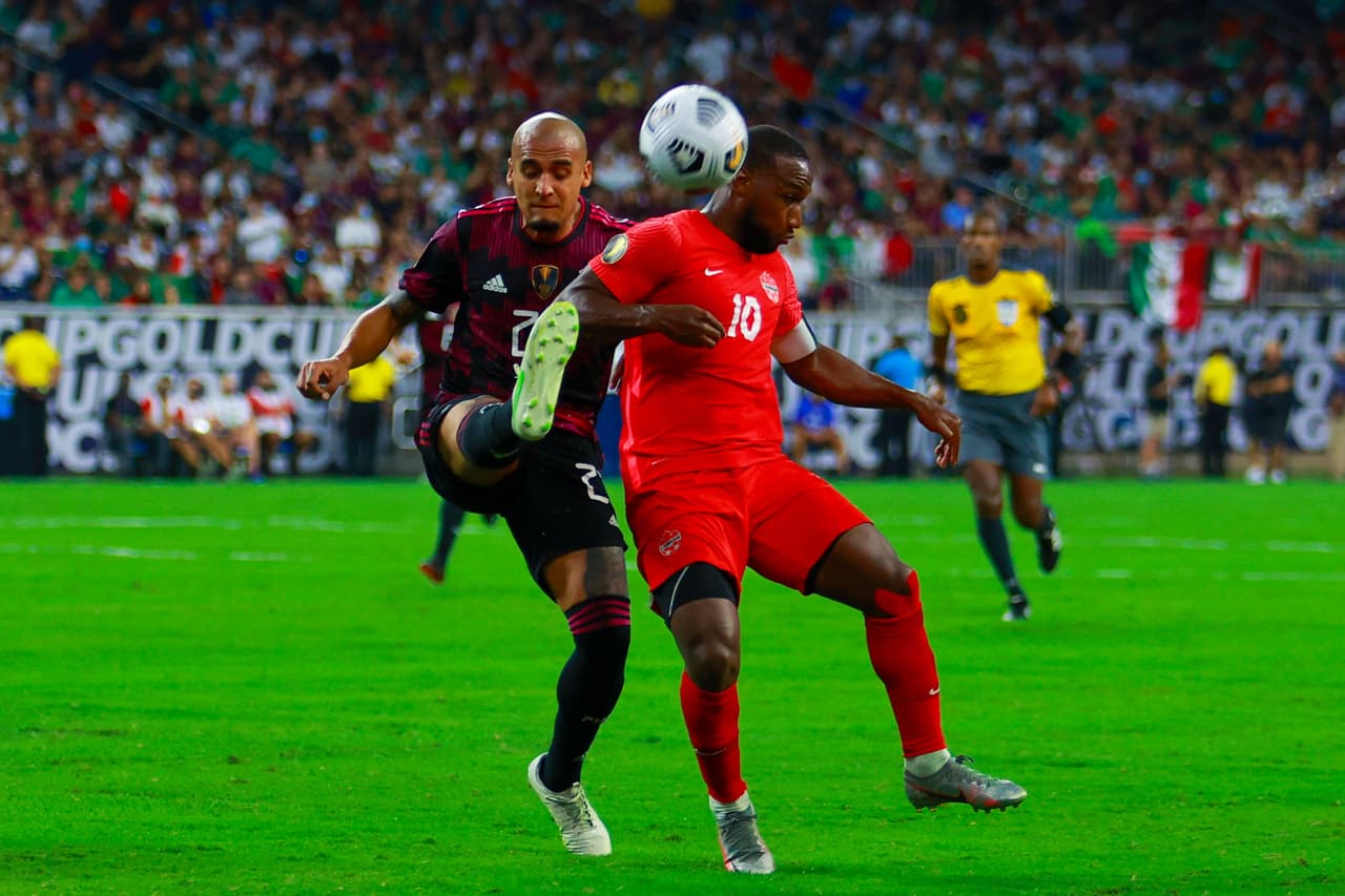 Orbelín pineda (45+2) y Héctor Herrera (90+8) se encargan de anotar en el sufrido triunfo de México 2-1 sobre a Canadá.