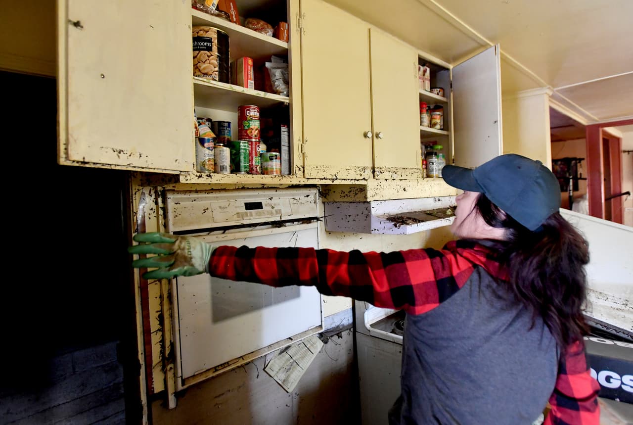 Muchos residentes tuvieron que salir de inmediato de sus casas. El poco tiempo que tuvieron para evacuar hizo que las pérdidas materiales fueran aún mayores.
<br>