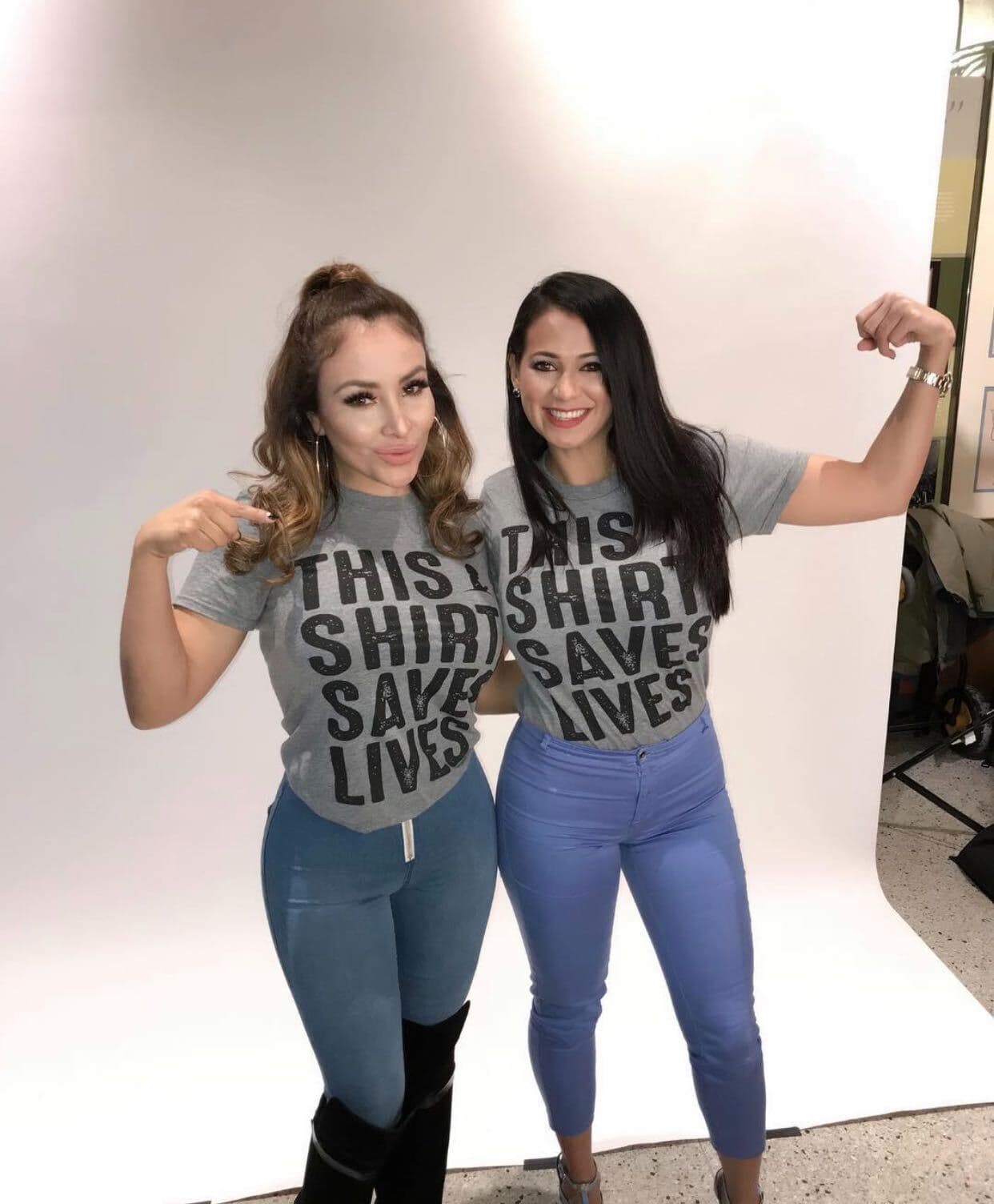 Y
<b>La Bronca</b> también, a ambas las queremos mucho y por igual.