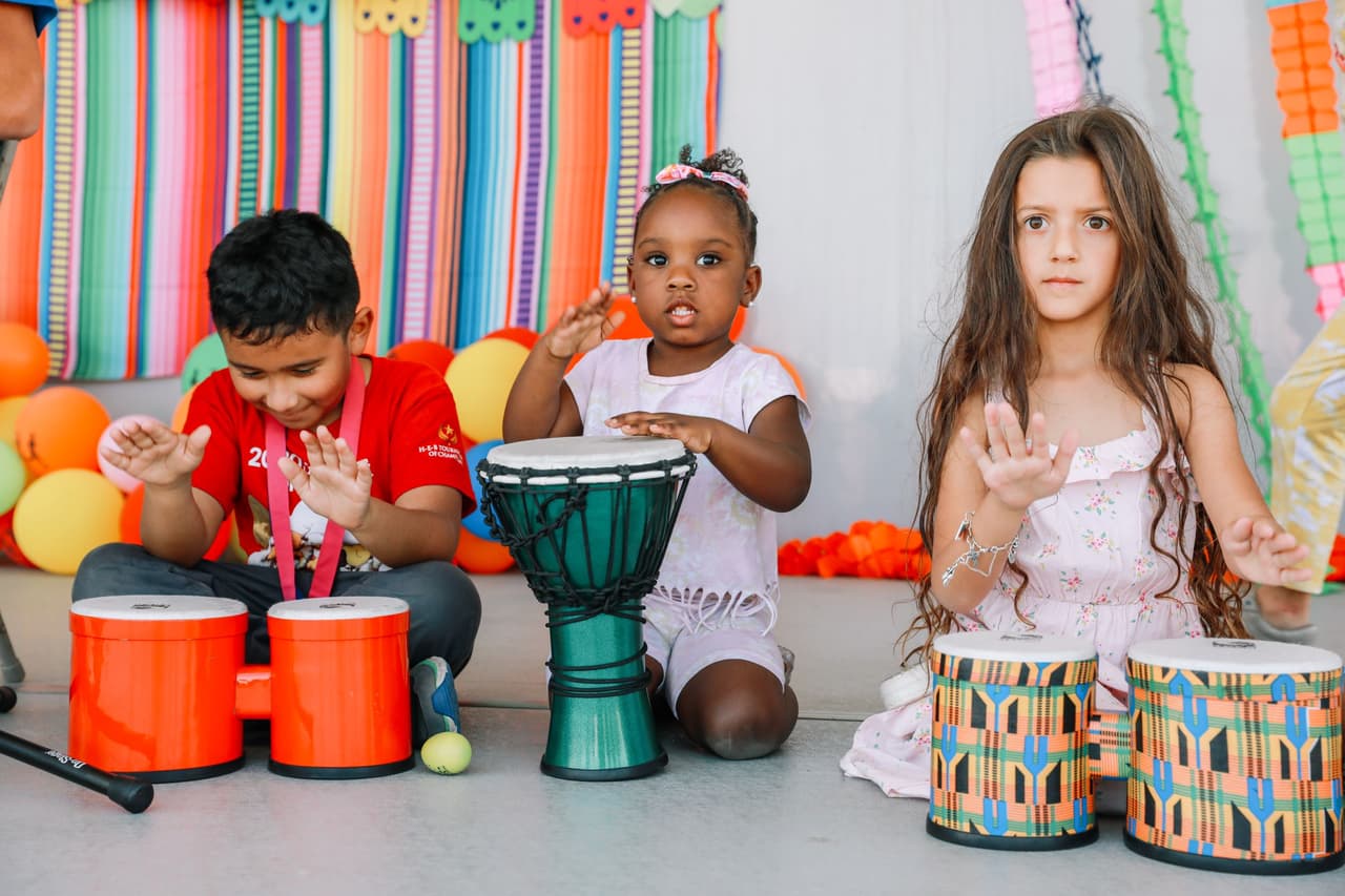 <h2 class="cms-H2-H2">United Way’s Kids Festival</h2>
<br>
<ul>
<li class="li1">Cuándo: 29 de abil</li>
</ul>
<ul>
<li class="li1">Hora: 11:00 a 14:00 horas</li>
</ul>
<ul>
<li class="li1">Dónde: 5033 Lord Road</li>
</ul>
<ul>
<li class="li1">Qué es: Evento con juegos para el desarrollo de los niños, con entretenimiento, concurso de sombreros y comida.</li>
</ul>
<ul>
<li class="li1">Costo: Gratis </li>
</ul>