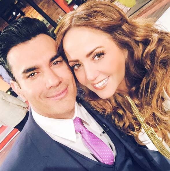El guapísimo David Zepeda hace suspirar a muchísimas mujeres. Él es un increíble actor.