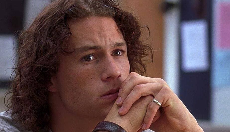 <b>Heath Ledger</b>
<br>El galán del filme adolescente fue Heath Ledger, quien interpretó a Patrick Verona, el chico que invita a salir a Kat a cambio de dinero.