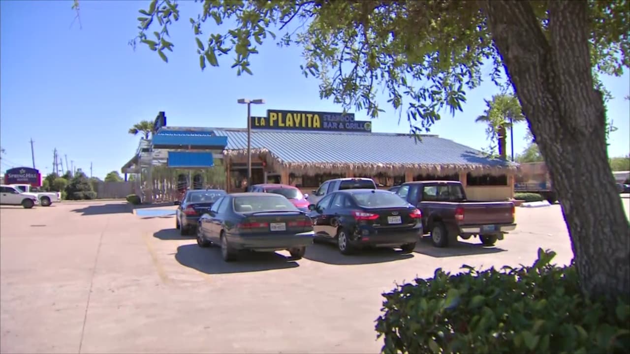 Karen Ramírez, quien es madre de una niña de 6 que aún vive en Honduras, trabajaba en el restaurante-bar ‘La Playita’, ubicado en el sureste de Houston. Allí fue vista la noche del viernes 24 de marzo, antes de su desaparición, con su novio Miguel Buezo.