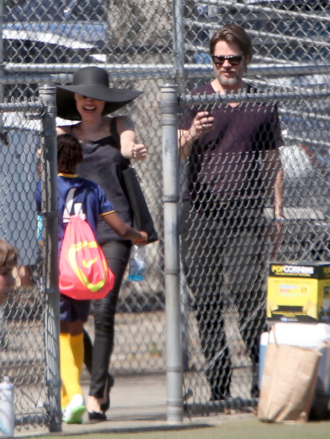 "Ella le rogó a Brad que aguantara hasta que el filme fuera el hit que ella espera que sea", señaló la fuente.