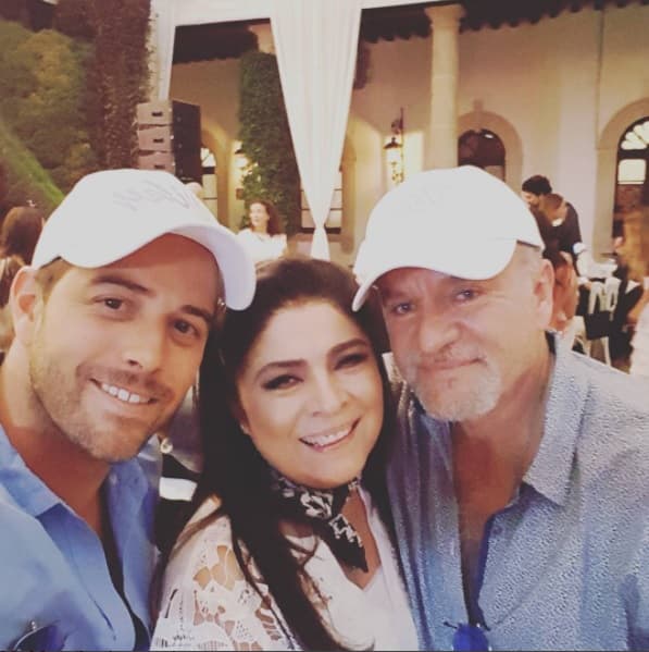 José Alberto Castro, productor de la telenovela 'La Madrastra' donde actuó Victoria en 2005 y Mane de la Parra, con quién también trabajó, han fomentado una gran amistad.