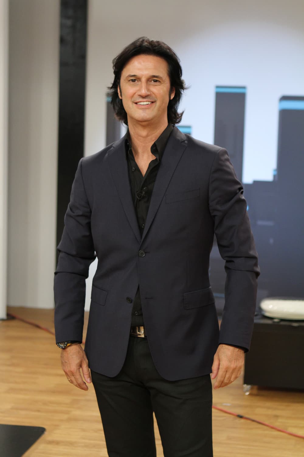 Un año después, el coreógrafo tuvo la oportunidad de conducir su propio show de televisión en Estados Unidos, llamado 'La noche encima'.