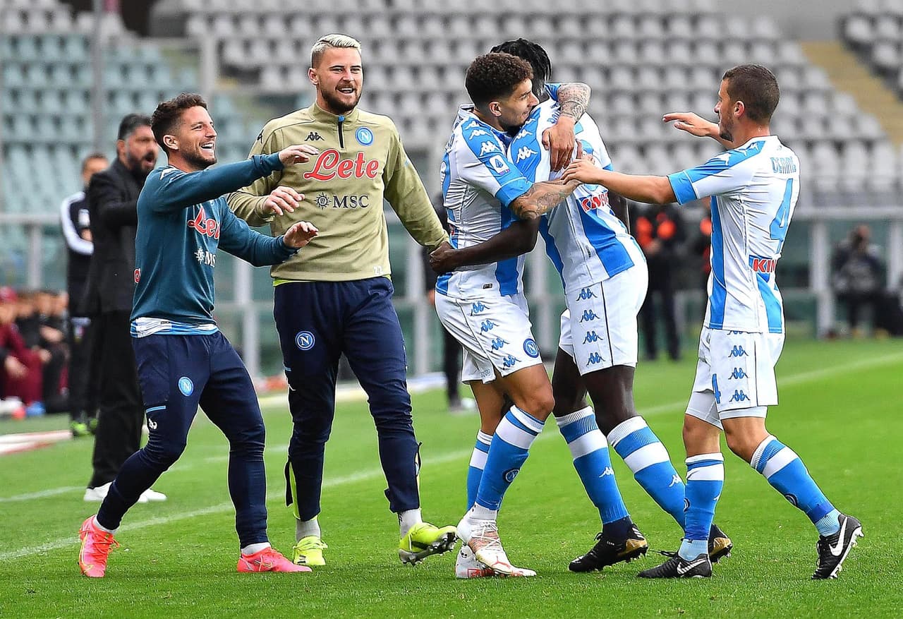 Napoli se impuso ante Torino 2-0 durante la fecha 33 en la Serie A. Bakayoko anotó golazo al minuto 11, seguido de Osimhen al minuto 13. Torino se quedó con diez hombres tras doble amarilla para Mandragora. El mexicano Hirving Lozano entró al minuto 58 al campo.