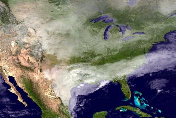 La tormenta vista desde el espacio. Son 22 los estados impactados por el frente de mal tiempo.