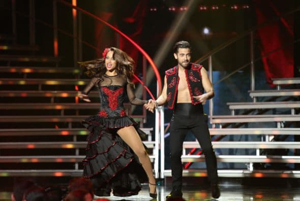 Catherine y el español Borja nos deleitaron con un flamenco pop. Un ritmo que nos contagió y hasta nos dieron ganas de mover las caderas. ¡Venga!