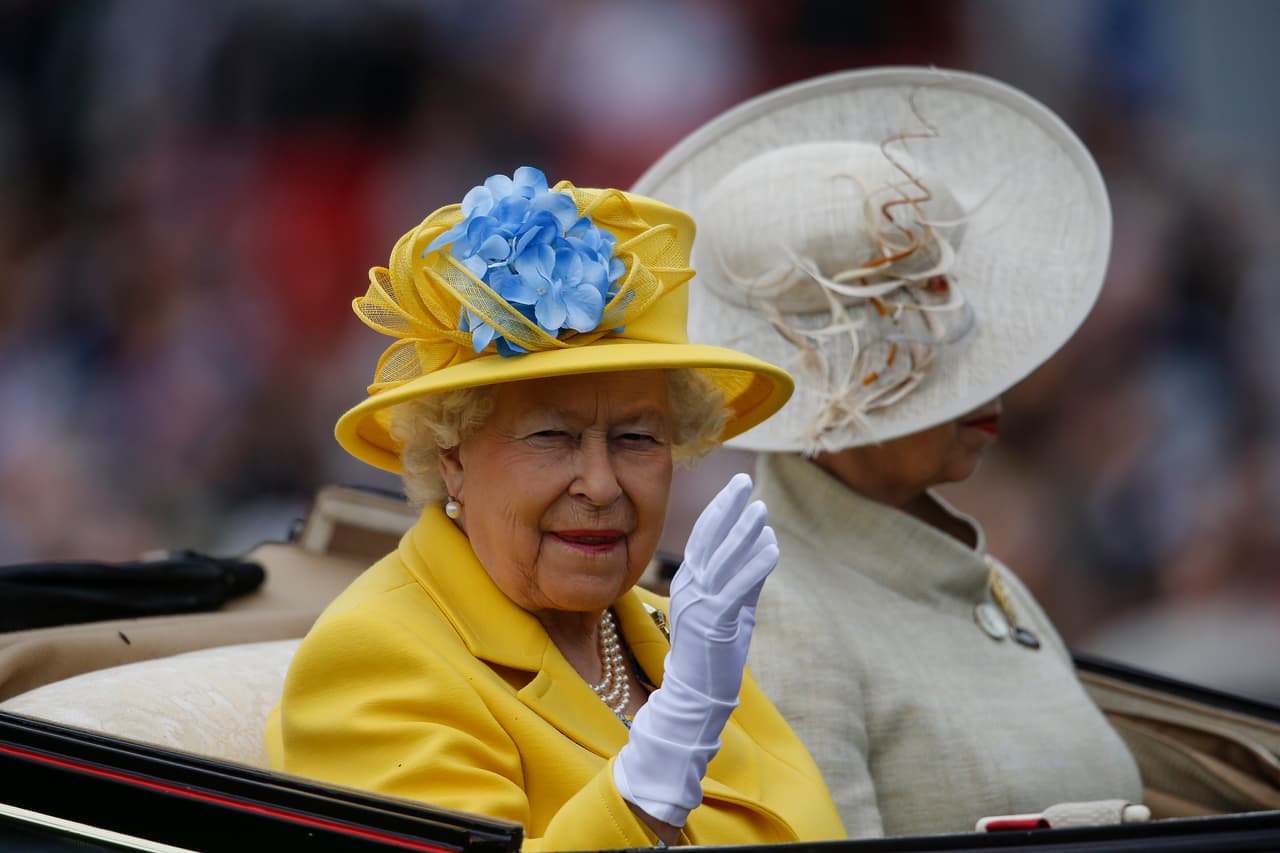 El recorrido en carruaje inició a las 2:00 de la tarde y fue 
<b>liderado por la reina Isabel </b>en compañía de su hija, la 
<b>princesa Anne. </b>Ambas celebraron también el nacimiento de la decimonovena en el orden de sucesión a la corona.
