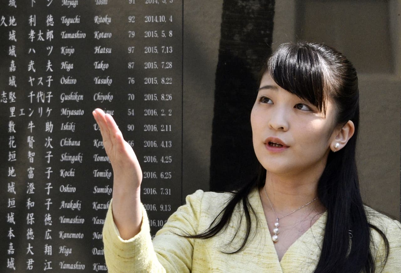 La exprincesa, que ahora se llama Mako Komuro, dijo que no tiene planes de dar entrevistas y que “solo esperaba llevar una vida tranquila en mi nuevo ambiente”.
<br>