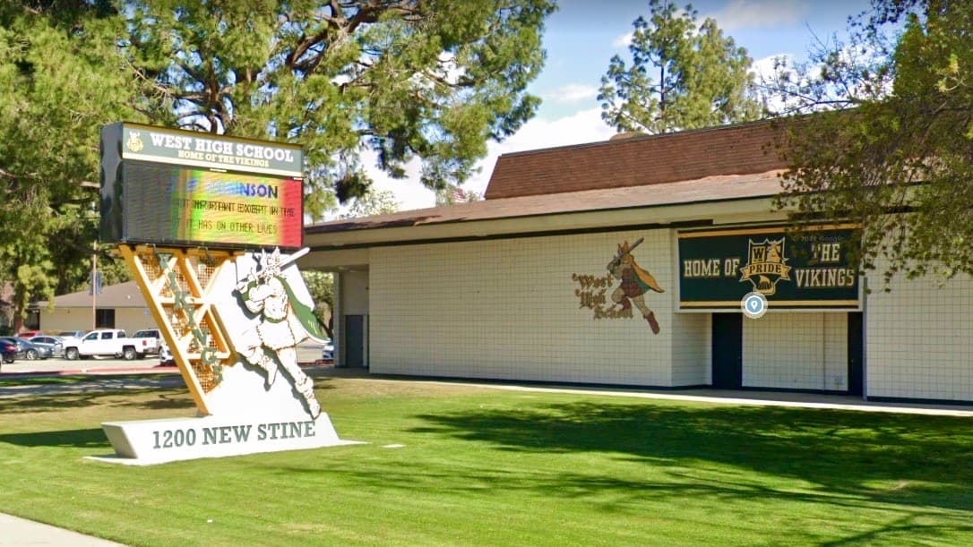 Estudiante de la secundaria West High enfrenta cargos por llevar un arma a la escuela