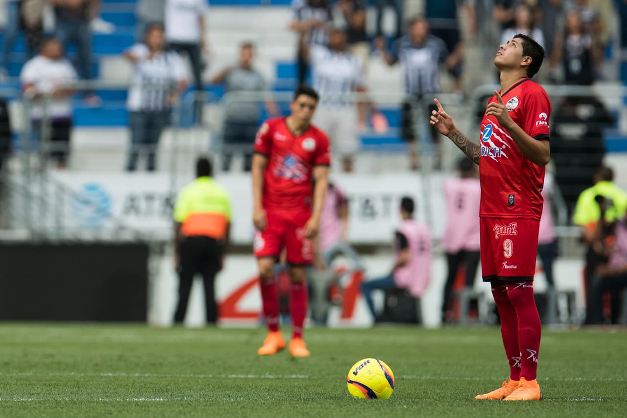 Antes de comenzar el partido, los jugadores de Lobos BUAP se encomendaron a la justicia divina para buscar obtener un resultado que los mantuviera con vida.