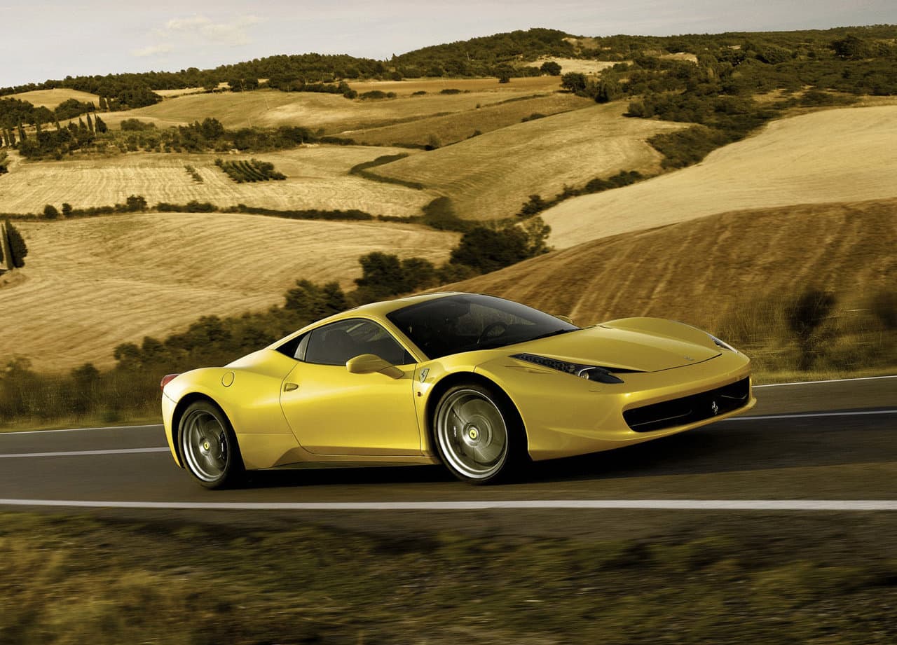 <b>4) Ferrari 458 – 1,577,067 publicaciones</b>
<br>Potencia: 562 caballos de fuerza
<br>0-60 mph (98 km/h): 3.3 segundos
<br>Velocidad máxima: 202 mph (325 km/h)
<br>Precio: $230,000
<br>