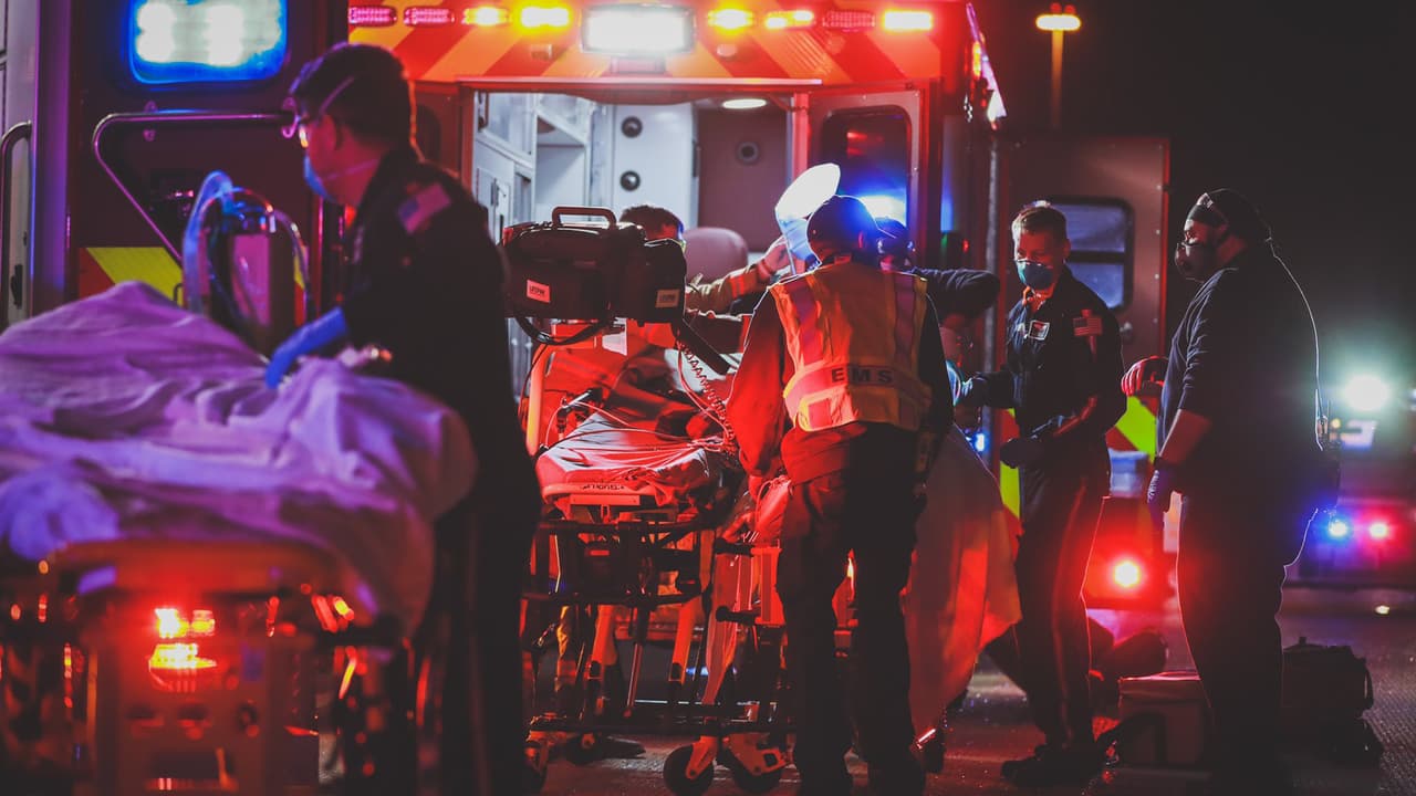 En el accidente murió un hombre y un menor de edad, otro menor fue trasladado a un hospital y fue declarado con muerte cerebral.