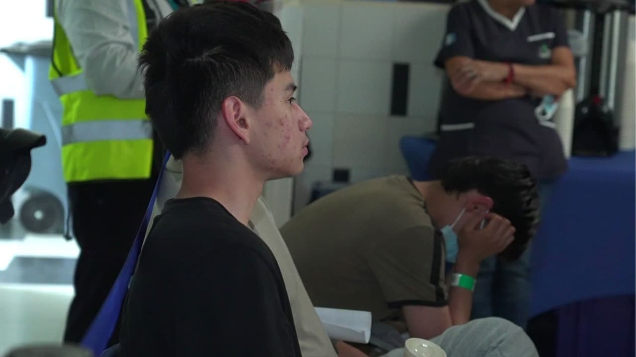 Migrantes mexicanos dicen desconocer por qué fueron deportados a Guatemala; autoridades aseguran que su estadía será transitoria