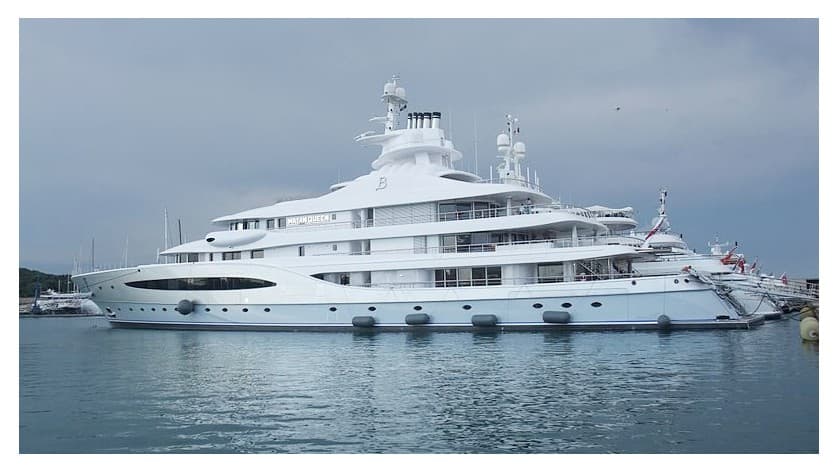 El Maya Queen IV visto por uno de sus costados en una imagen de junio de 2010.