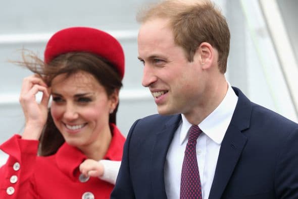 William y Kate llegando a Nueva Zelanda. Mira aquí los videos más chismosos.