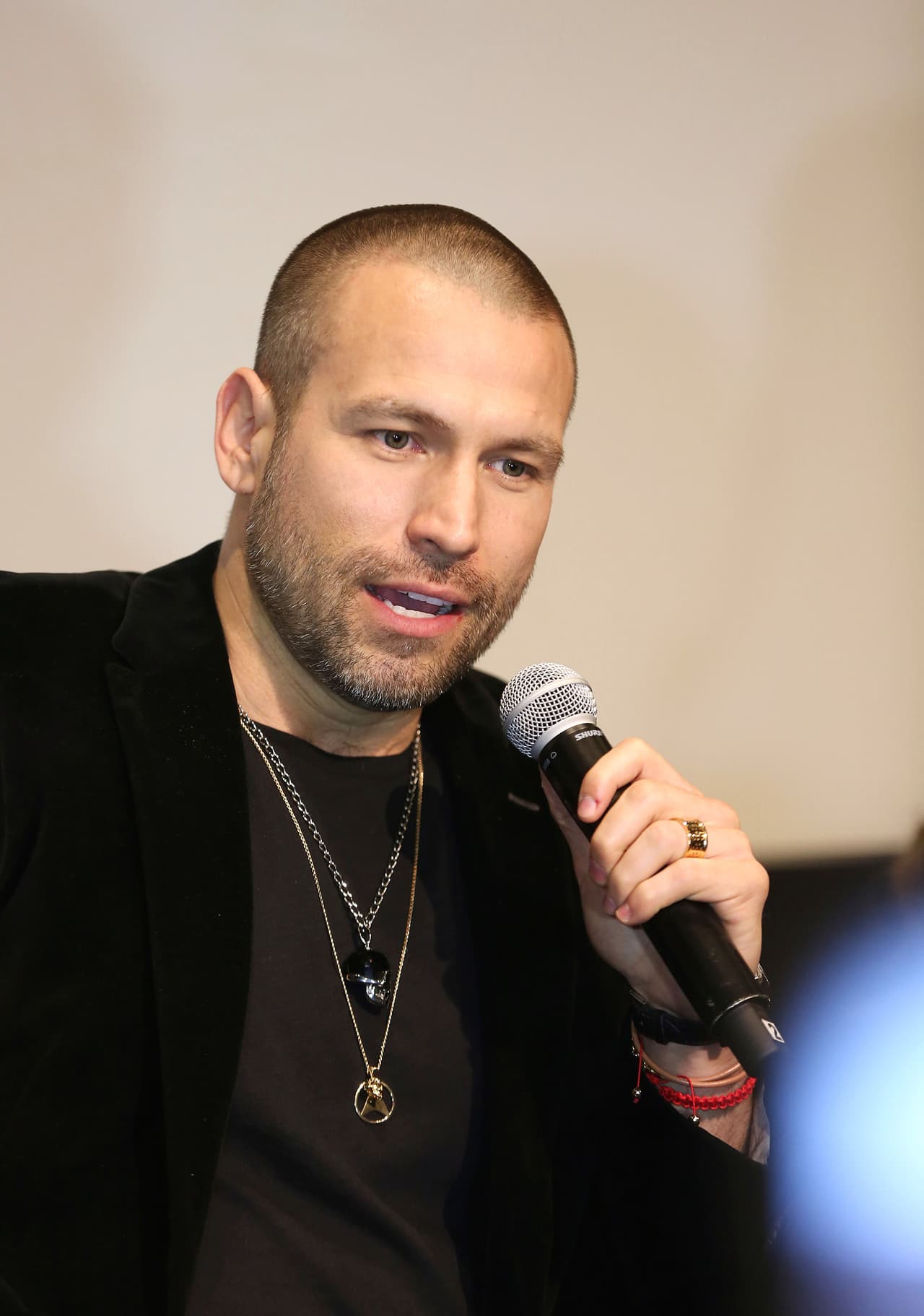 "Ellos estuvieron reflexionando y 
<b>optaron más que nada por un diálogo </b>que fue ahí donde se quedó. El problema es que Rafael ya no estaba aquí, ya se le hacía muy pesado (a Elizabeth) buscarlo a él", explicó el abogado.
<br>