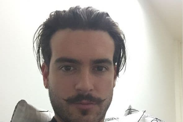 "Me gusta mucho cantar, yo empecé cantando", afirmó el protagonista de "La Sombra del Pasado", en una plática con MezcalTV.