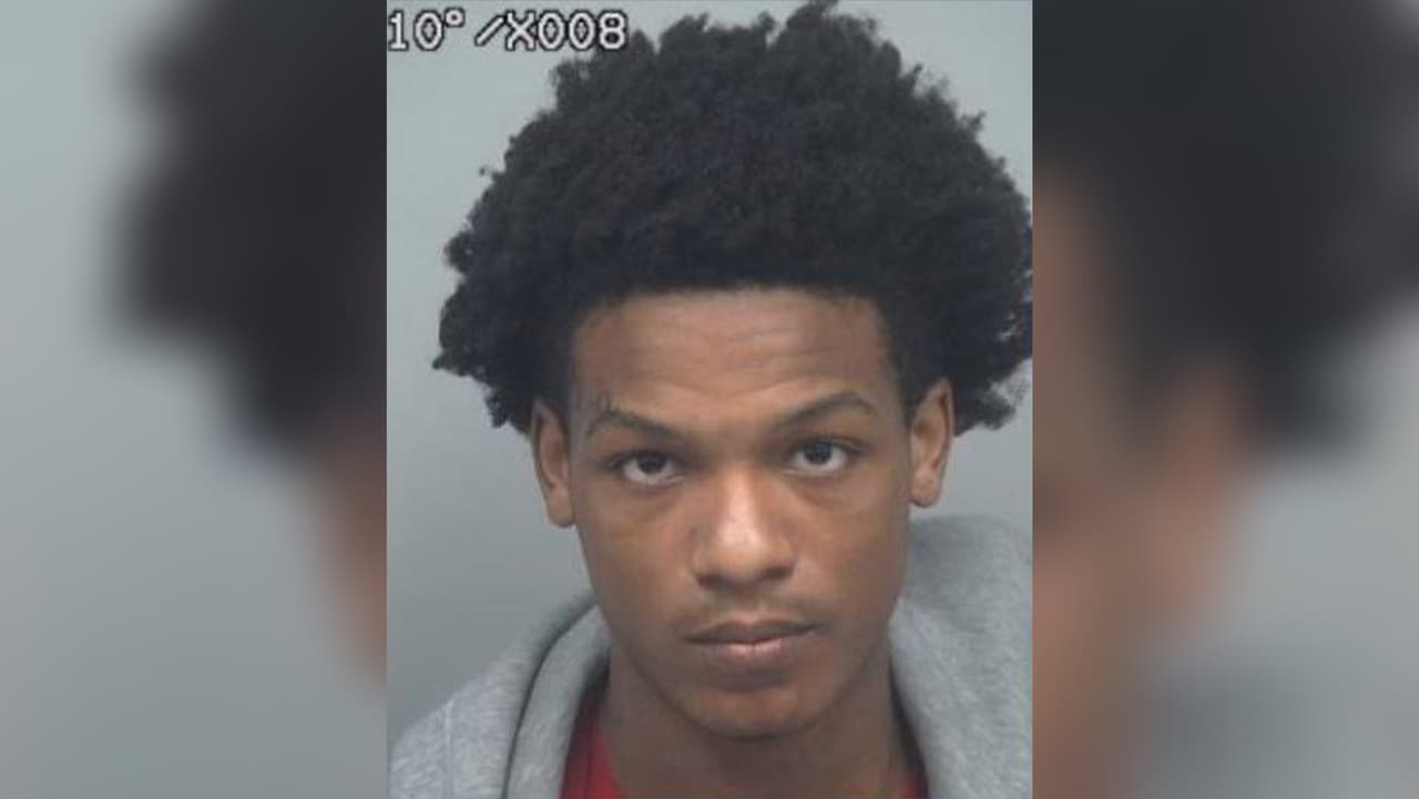 Arrestan a adolescente por el caso del joven hallado muerto en medio de la calle en Snellville
