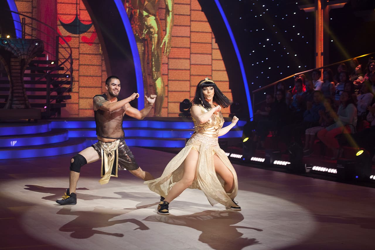 Rosie, siempre sonriente, tuvo un inicio incierto, un tanto descoordinada con su pareja el bailarín Daniel Rodríguez.