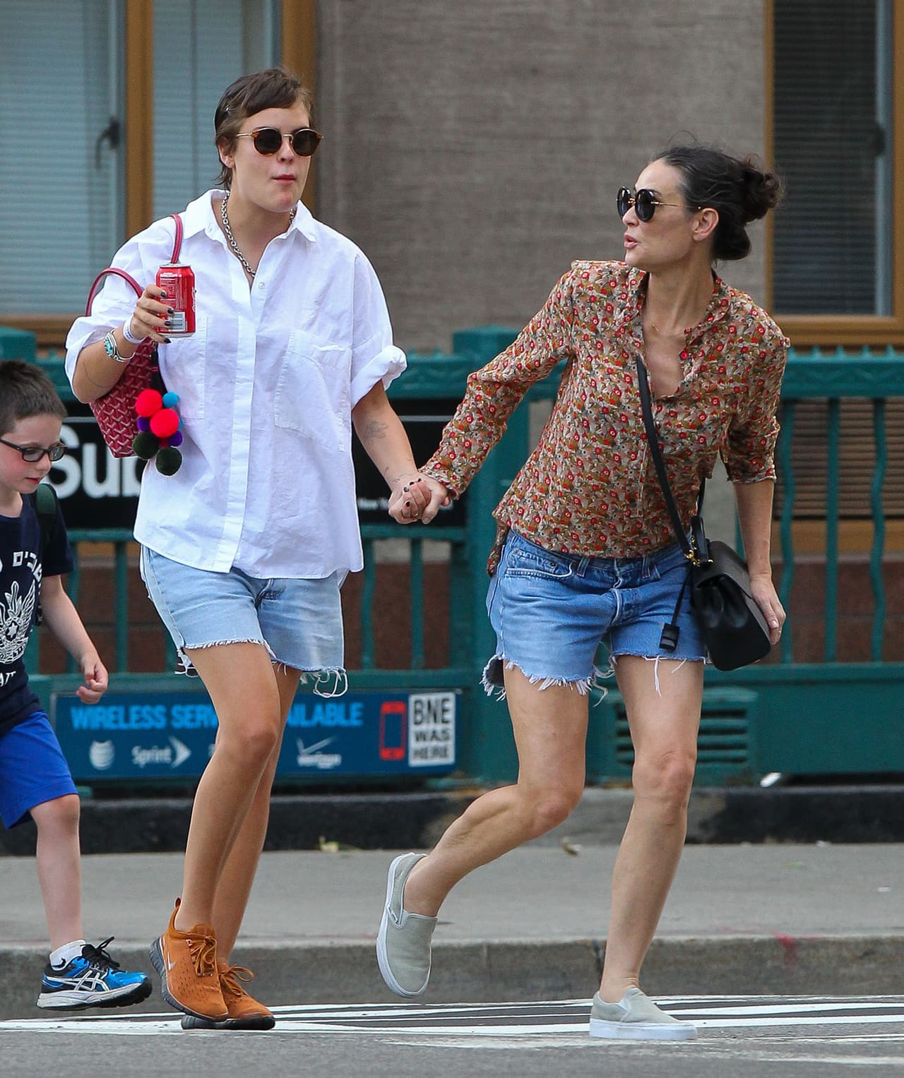 Después de que un hombre murió en su piscina, la actriz sigue refugiándose en Manhattan.