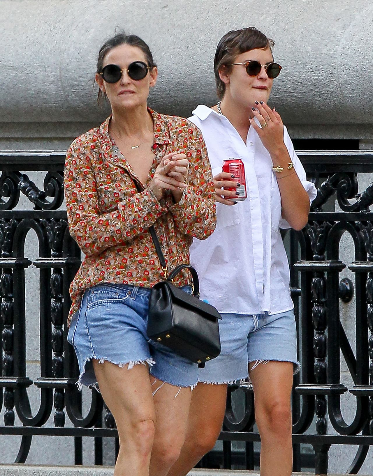 Se notaban algunas canas en el cabello de la famosa.