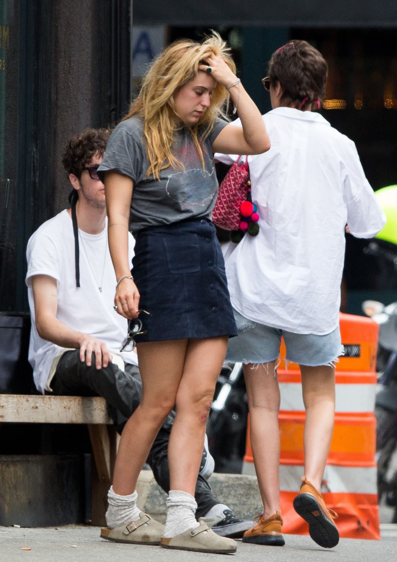 Después de que un hombre murió en su piscina, la actriz sigue refugiándose en Manhattan.