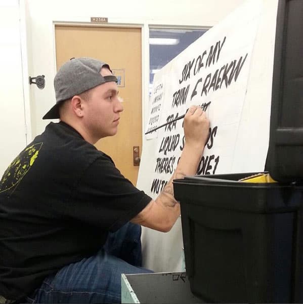 Él es Michael Marín Rivera, el tercer hijo del primer matrimonio de Jenni.