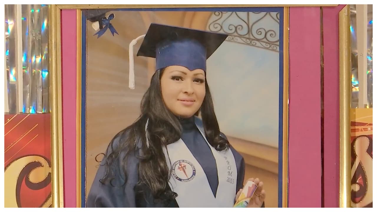 Cuando al fin lo hicieron, 
<b>a él lo habían deportado a Colombia.</b> A ella y a sus dos hijos, una niña de ocho años y un jovencito de 15, los mandaron a Nueva York, en donde eventualmente llegó 
<a href="https://bit.ly/3S8kOEf" target="_blank">al refugio Hollis </a>de Queens.